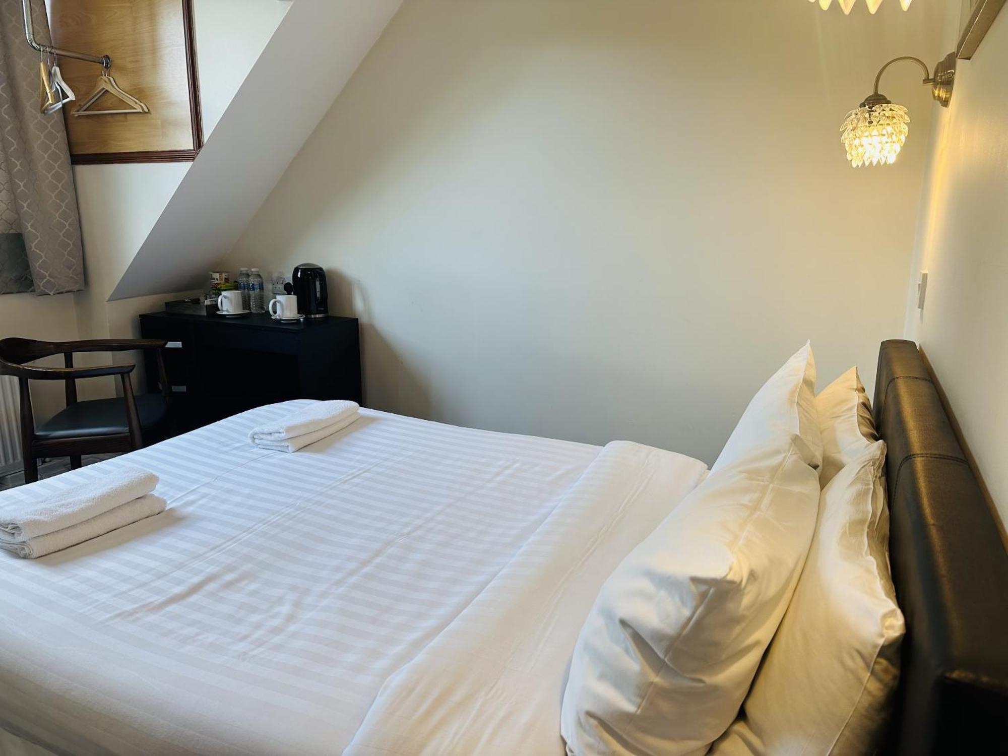 Woodcock Inn Felbridge Buitenkant foto